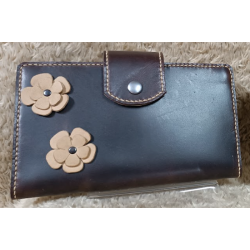 Cartera con flores beige