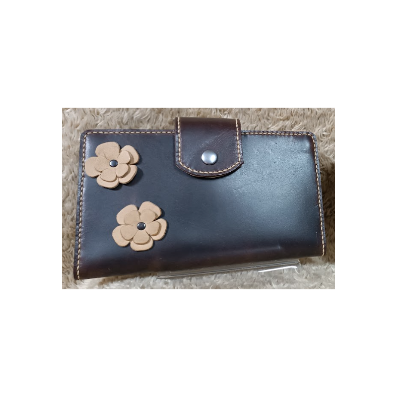 Cartera con flores beige